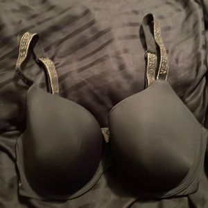 Black Victoria’s Secret bra 34D